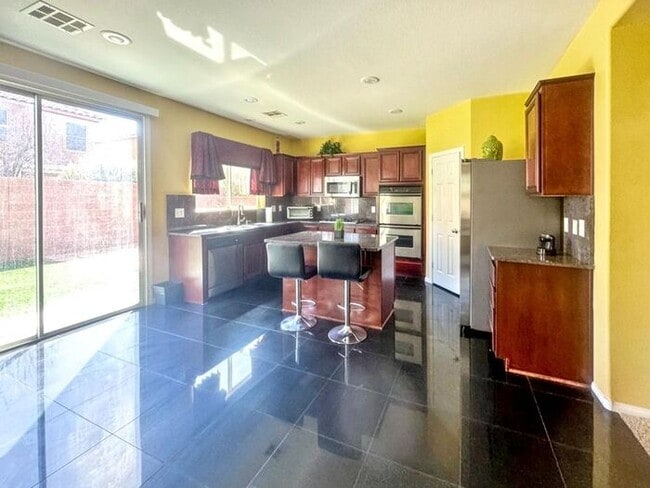 Building Photo - Welcome to your new home in North Las Vega...