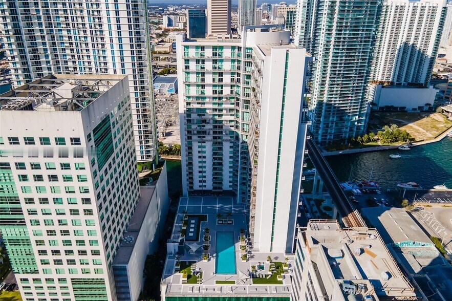 Building Photo - 690 SW 1st Ct