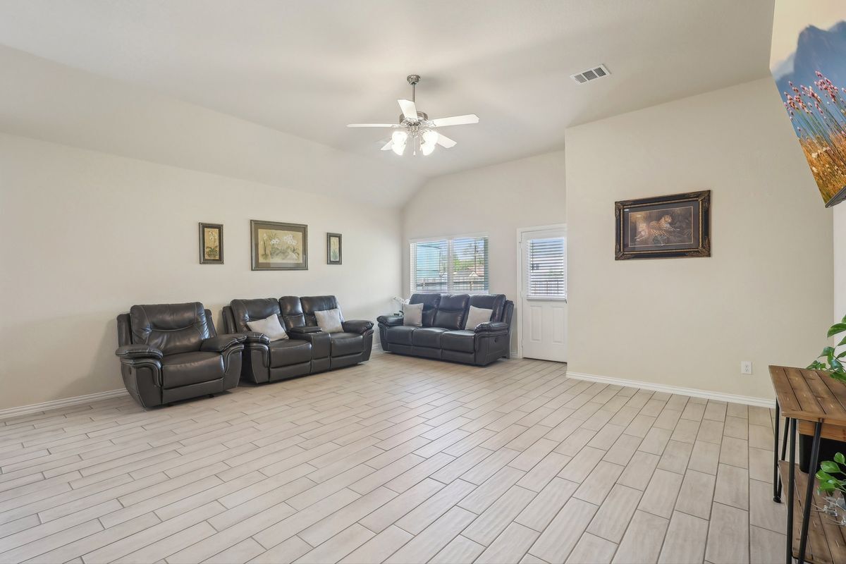 Building Photo - 18473 Railroad Ave