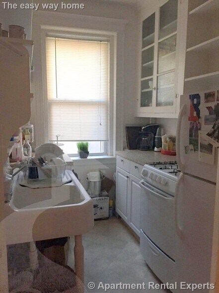 Building Photo - 72 Kirkland St