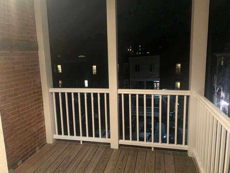 Building Photo - 1867 Beacon St