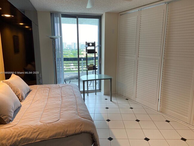 Building Photo - 3530 Mystic Pointe Dr