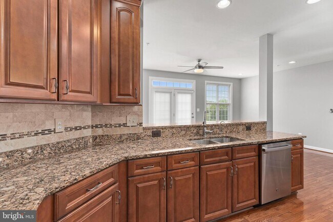 Building Photo - 15305 Sweetbay St