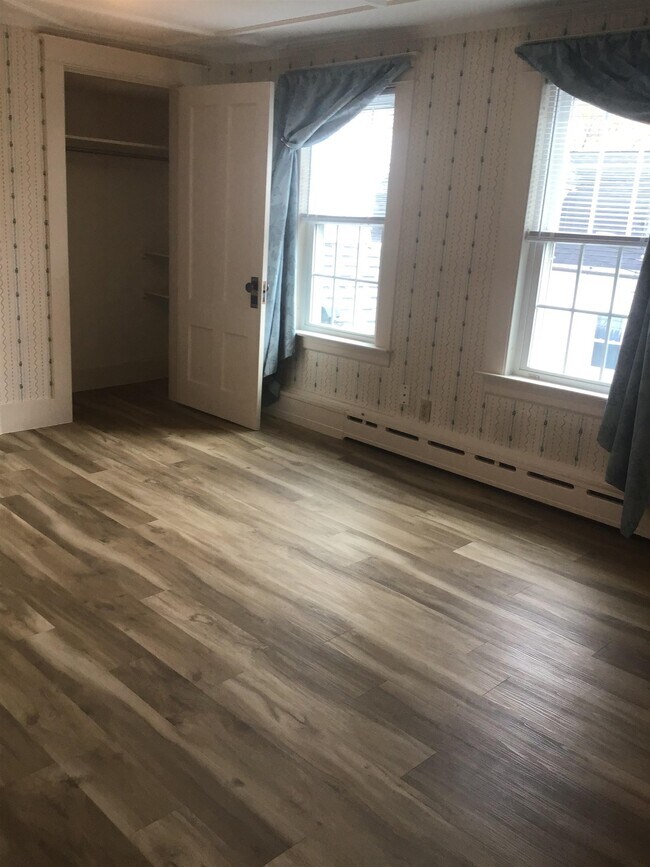 Building Photo - 132 Pine St