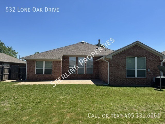 Building Photo - 532 Lone Oak Dr