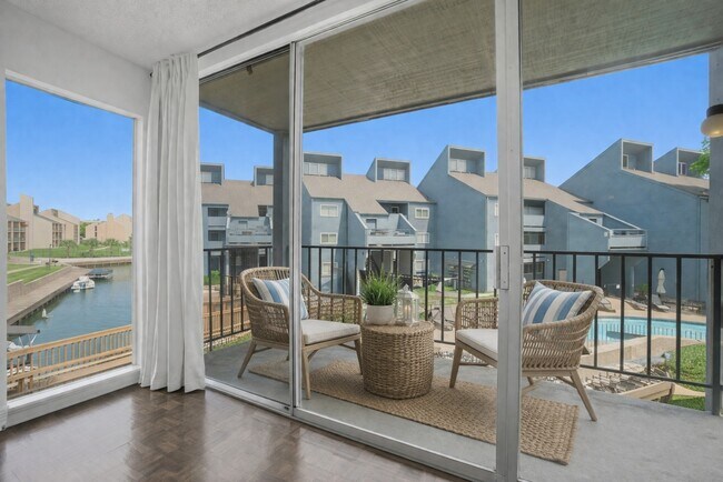 Building Photo - 12500 Melville Dr