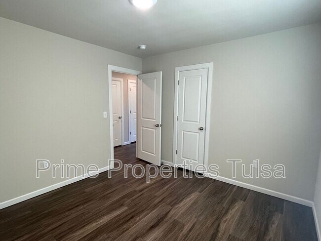 Building Photo - 1517 Rosewood Dr