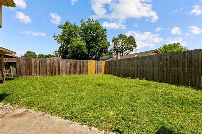 Building Photo - 6619 Indian Lake Dr