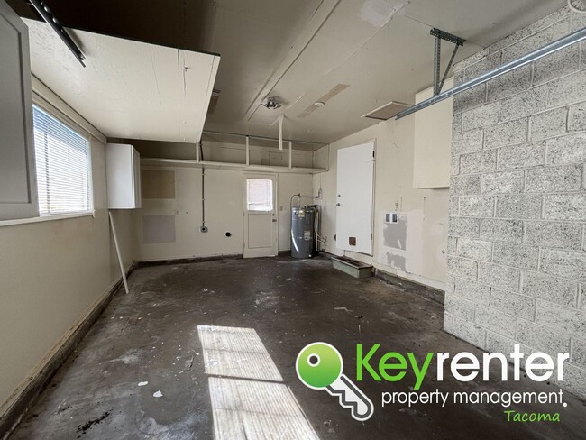 Building Photo - Gorgeous 3 Bed 1 Bath Home in Lakewood, WA!