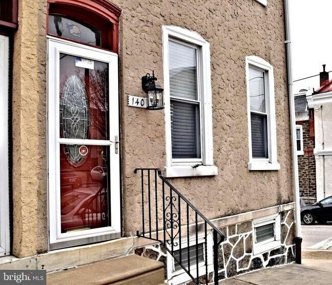Building Photo - 140 Kalos St