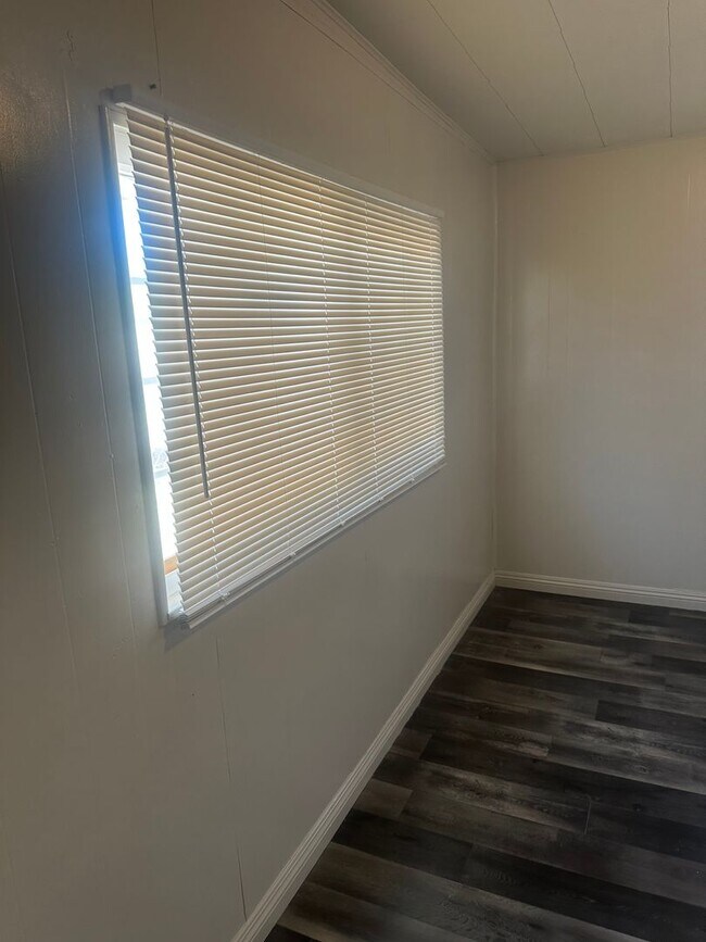 Building Photo - NLV!! Single Story!! 3 Bedrooms!! Carport!...