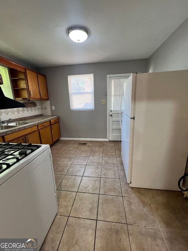 Building Photo - 2032 Dellwood Pl