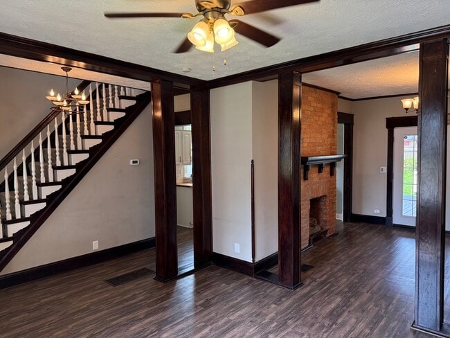 Building Photo - 3935 Lindley Ave