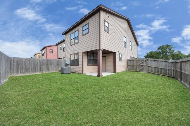 Building Photo - 4303 Oak Ridge Dr