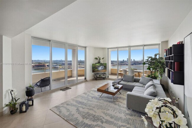 Building Photo - 808 Brickell Key Dr