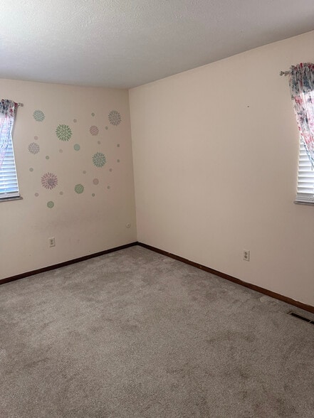 Building Photo - 388 Gamewood Dr