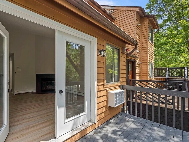 Building Photo - 38 Meadowlark Ln