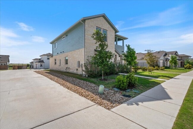 Building Photo - 9015 Looksee Ln