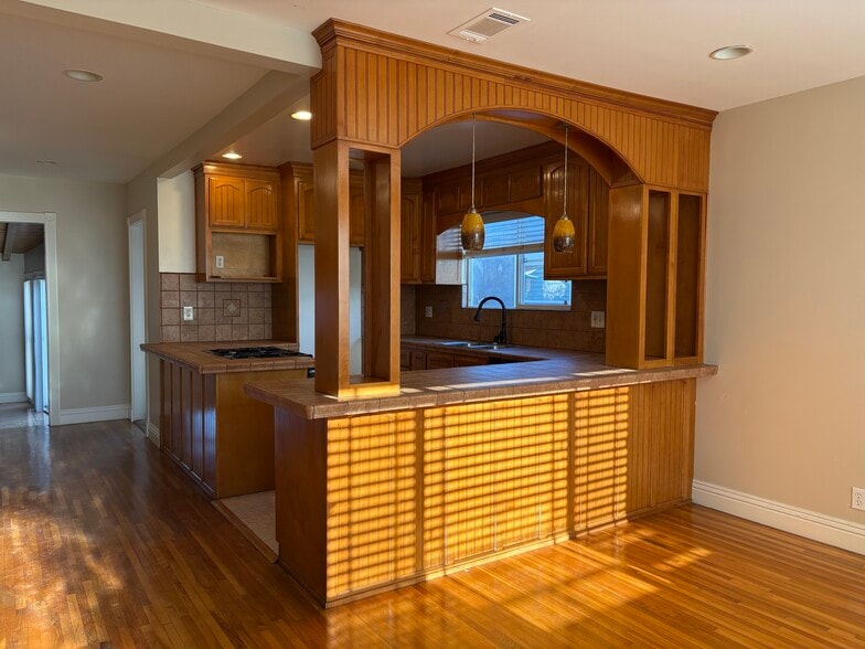 Building Photo - 4733 Levelside Ave