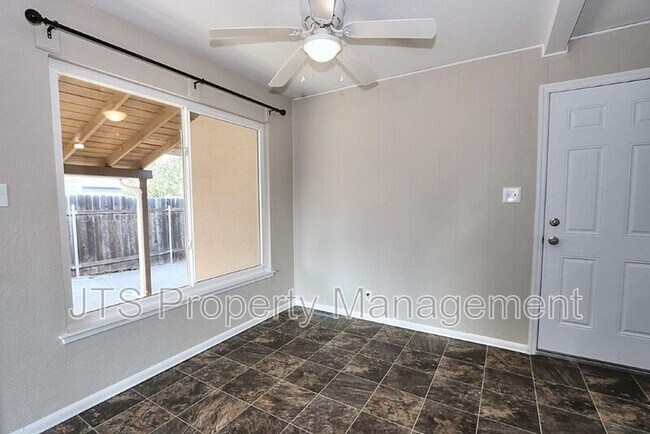Building Photo - 10624 Chardonay Dr