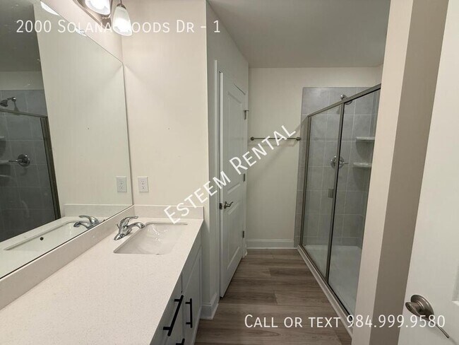 Building Photo - 2000 Solana Wds Dr