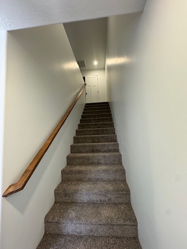 Building Photo - Student Room Rental