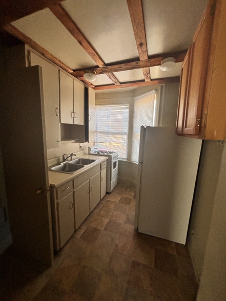 Building Photo - 419 W Vine St