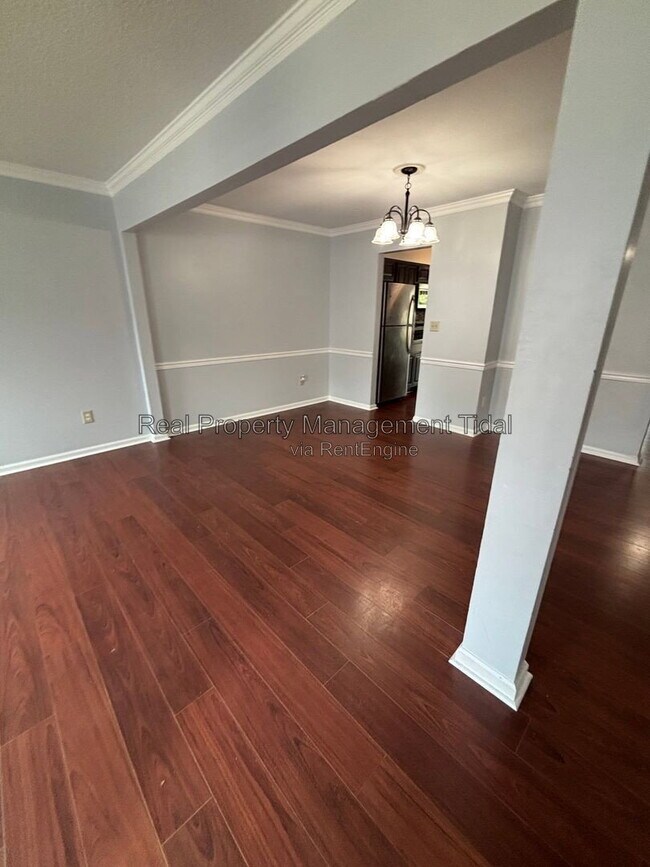 Building Photo - 639 Biltmore Dr