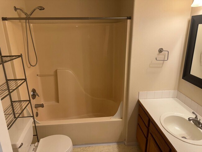 Building Photo - Great Single level home!