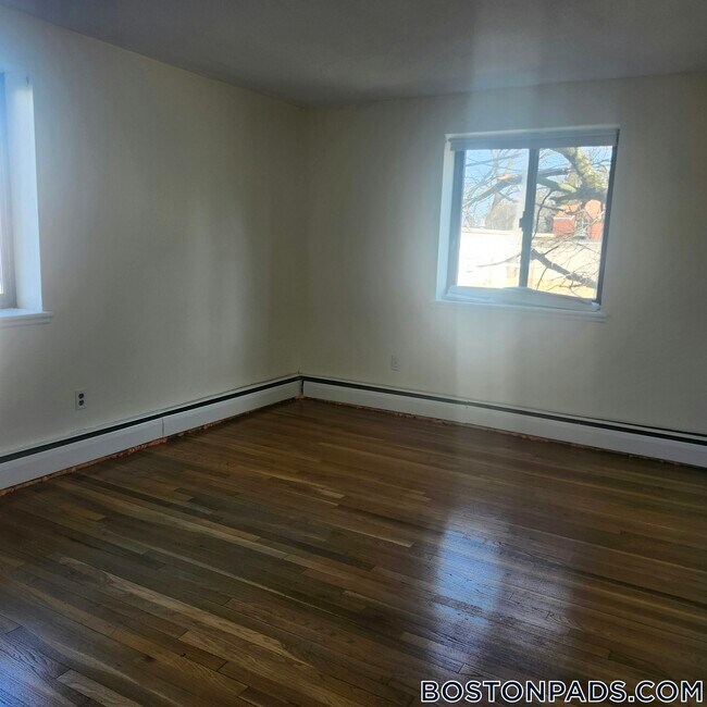 Building Photo - 122 Dustin St