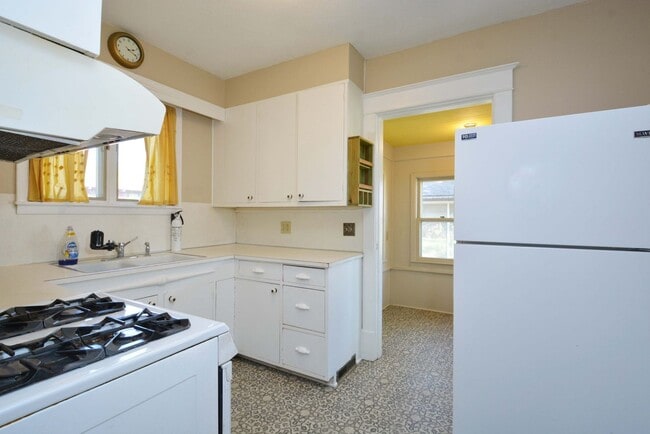 Building Photo - Beautiful 3-Bed 2-Bath Home Available In N...
