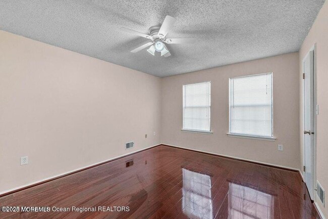 Building Photo - 237 Wycoff Way W