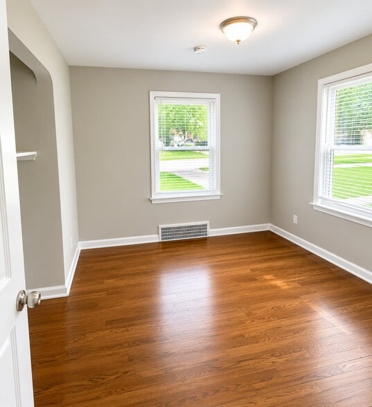 Building Photo - 1568 Parker Dr