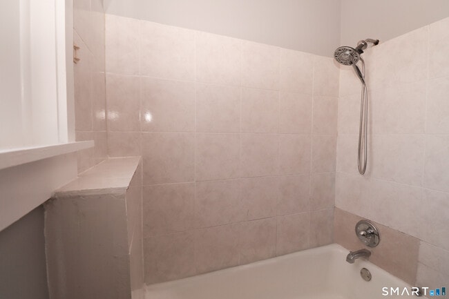 Building Photo - 117 Lamberton St