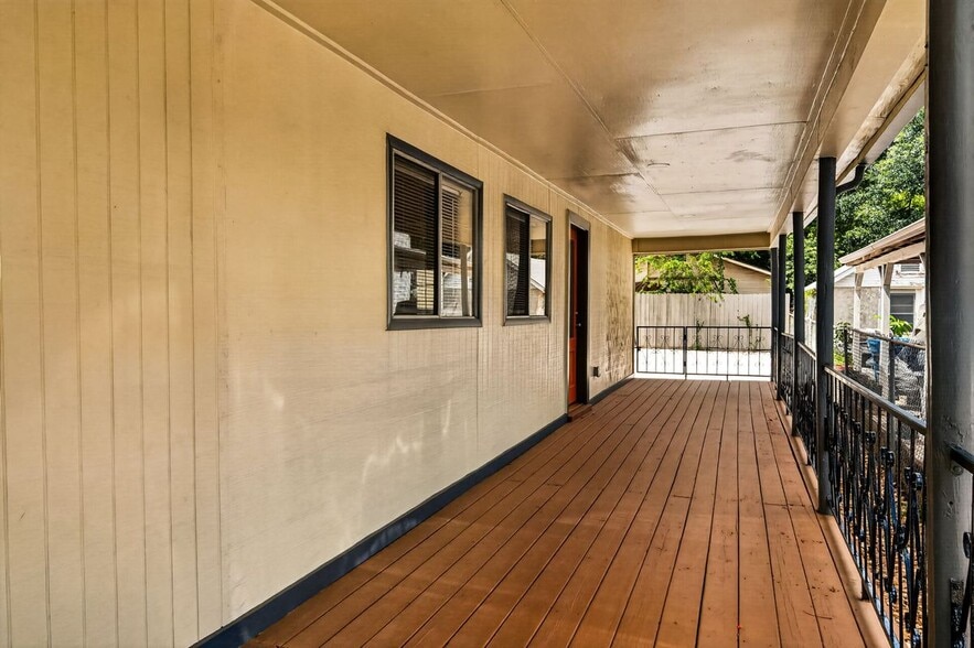 Building Photo - 631 E Mistletoe