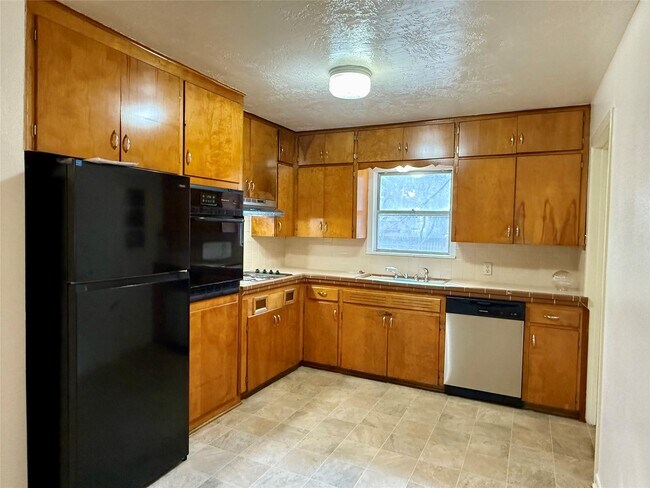 Building Photo - 219 Moore St