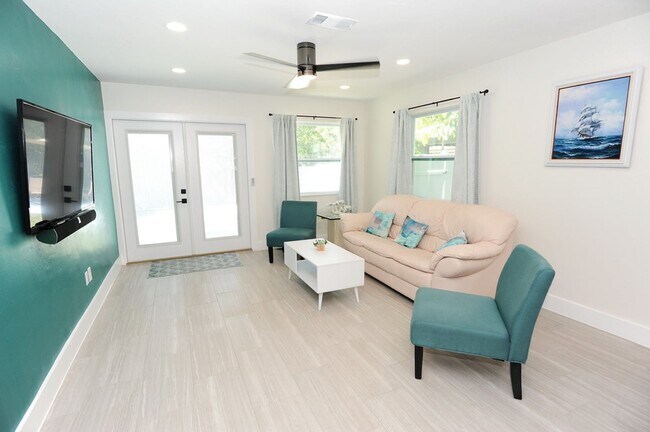 Building Photo - ANNUAL RENTAL Naples Park 3 Bedroom // 2 Bathroom Single Family Home