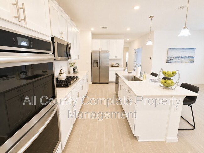 Building Photo - 61 Dogleg Run