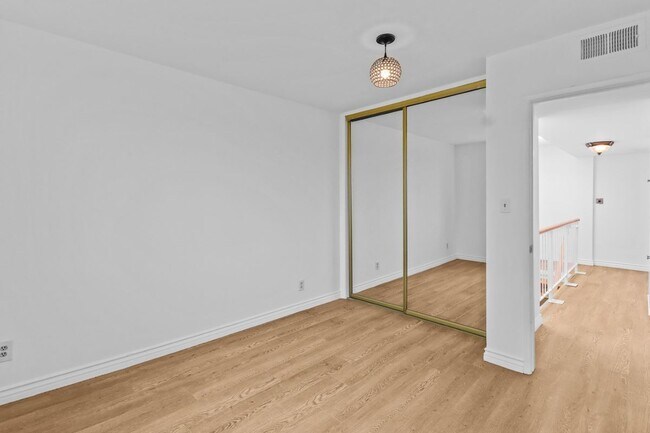 Building Photo - 4610 Densmore Ave