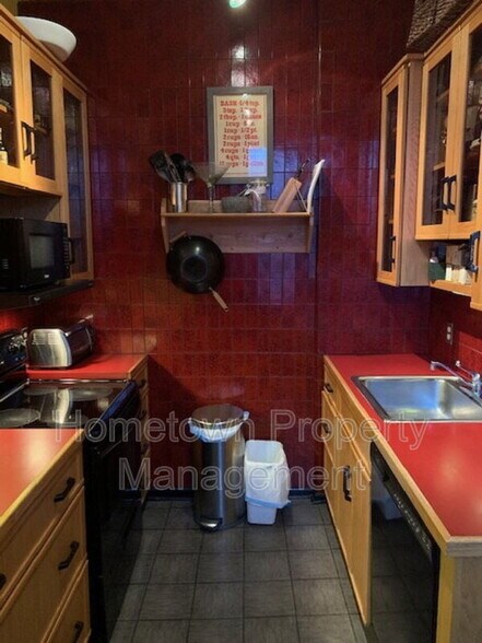 Building Photo - 1202 Penn St