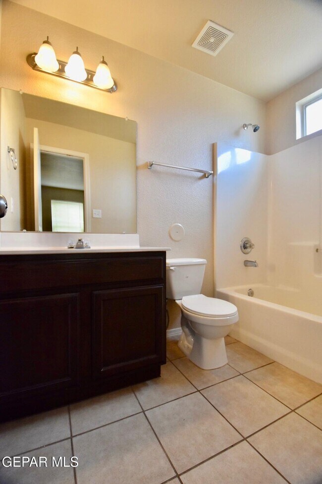 Building Photo - 14229 Otter Point Ct