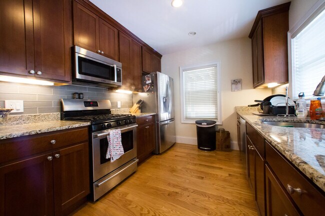 Building Photo - 39 Beaconsfield Rd