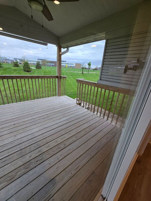 Building Photo - 300 SE Red Fern Dr