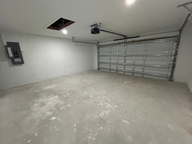 Building Photo - 3919 NE 12th Ave