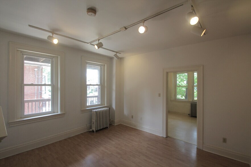 Building Photo - 200 Kelly Ave