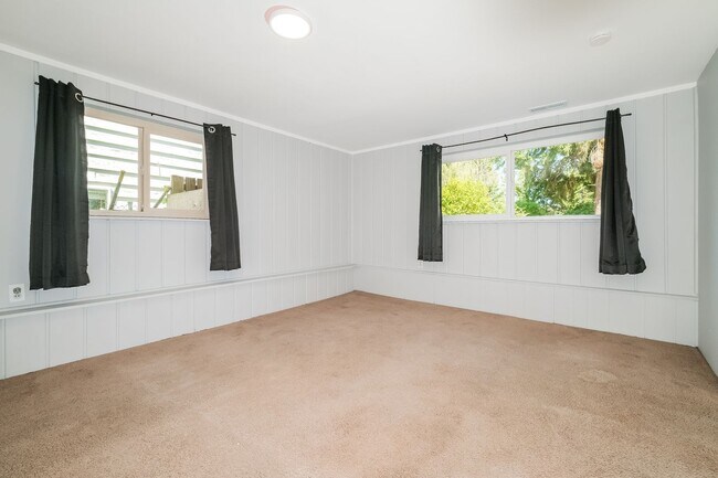 Building Photo - Comfort and Convenience Meet in This Burien Gem