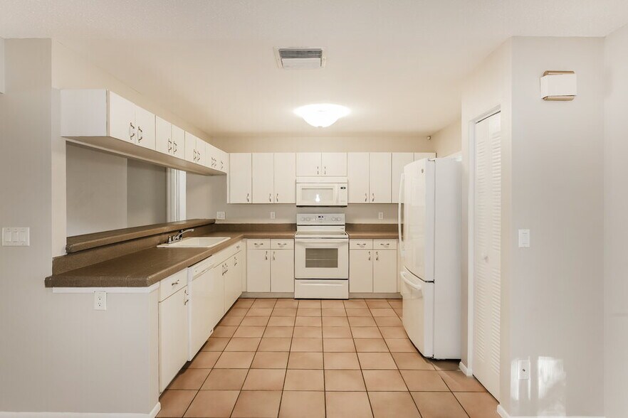 Building Photo - 1909 Chablis Ct