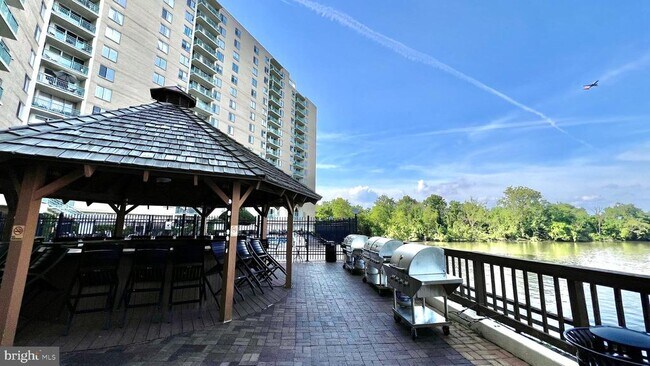 Building Photo - 501 Slaters Ln