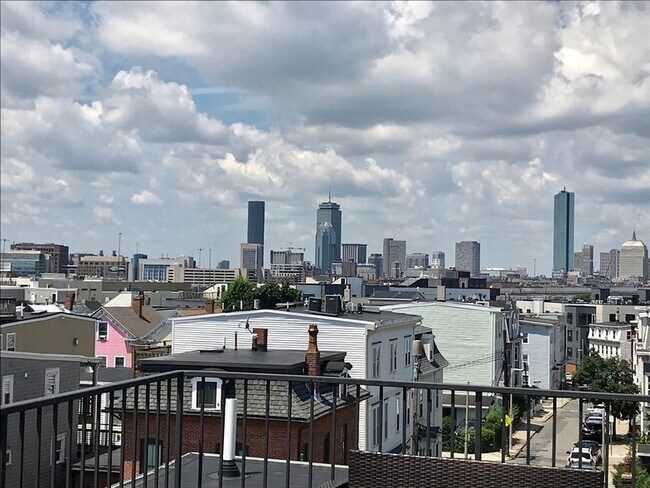 Building Photo - 360-362 Dorchester Street Unit 3