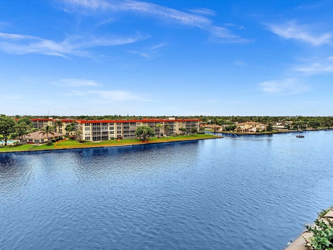 Building Photo - 1150 Hillsboro Mile